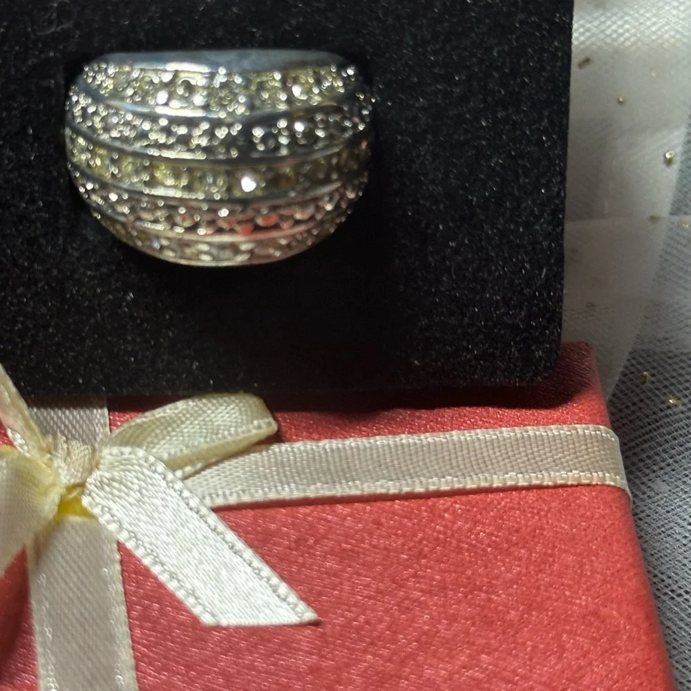 Avon Vintage Day to Night Silver tone Rhinestone Dome Ring - Picture 3 of 16